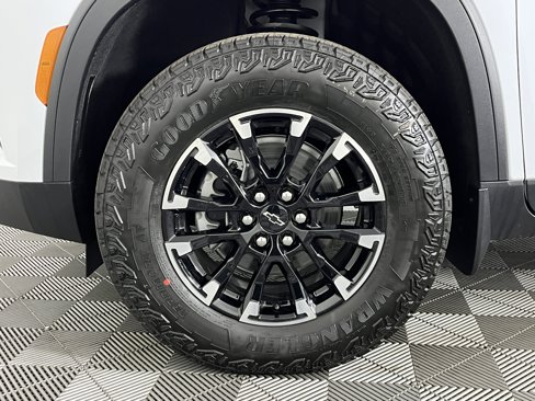 New 2026 Chevrolet Traverse Z71 w/ LPO, Floor Liner Package image 16