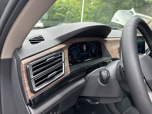 New 2025 Volkswagen Atlas SEL image 12