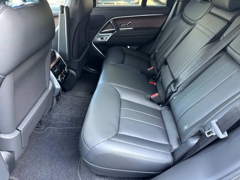 New 2025 Land Rover Range Rover SE image 15
