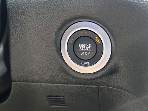 New 2025 Chrysler Pacifica Select image 24