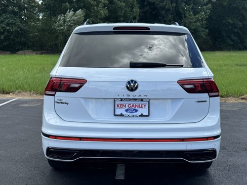 Used 2022 Volkswagen Tiguan SE R-Line image 8