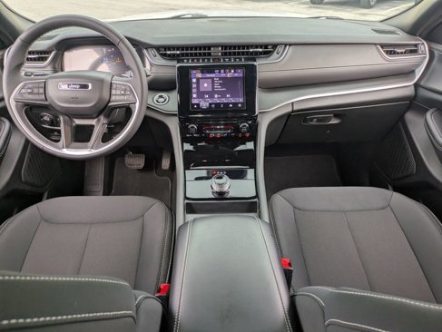 Used 2024 Jeep Grand Cherokee Laredo image 28