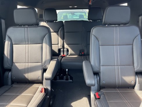 New 2026 Chevrolet Suburban High Country image 9