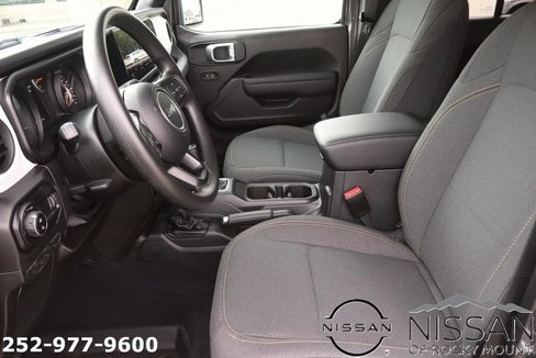 Used 2025 Jeep Gladiator Sport image 13