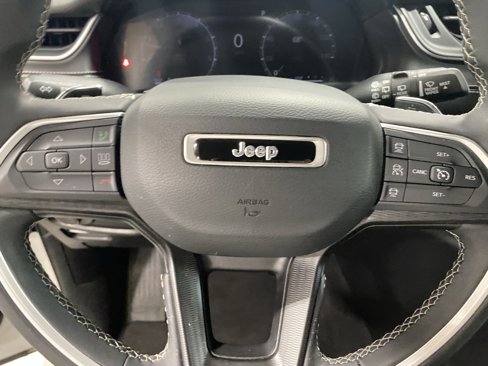 Used 2023 Jeep Grand Cherokee L Laredo image 19