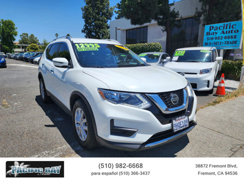 Used 2019 Nissan Rogue SV image 1