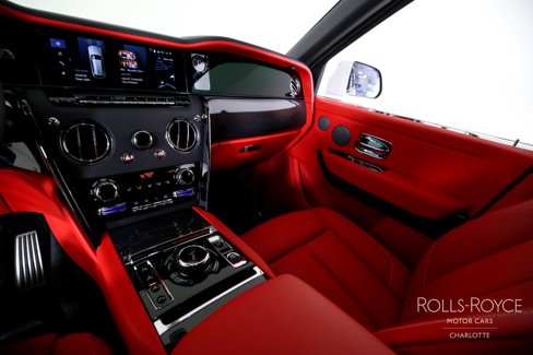 New 2025 Rolls-Royce Cullinan Black Badge image 15