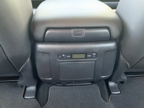 Used 2024 Nissan Armada SL w/ Captain's Chairs Package image 25