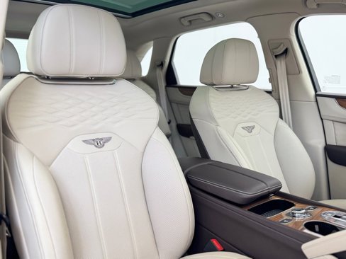 New 2025 Bentley Bentayga image 9