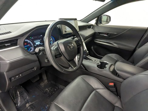 Used 2022 Toyota Venza XLE image 3