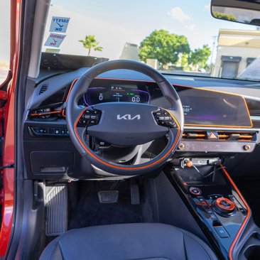 Used 2023 Kia Niro EX image 12