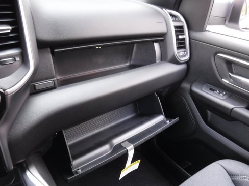 New 2026 RAM 1500 4x4 Crew Cab image 35
