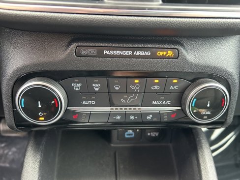 Used 2022 Ford Escape Titanium image 17