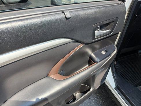 Used 2018 Toyota Highlander XLE image 13