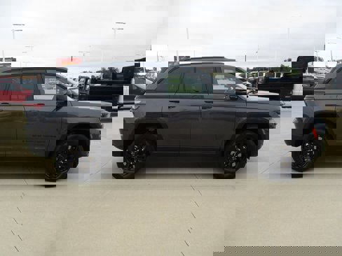 New 2025 Jeep Grand Cherokee Altitude image 7