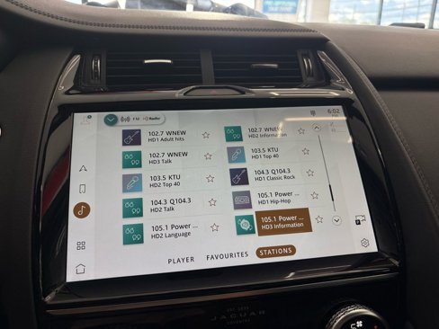 Used 2022 Jaguar E-PACE SE image 32