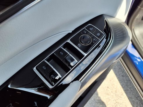 Used 2025 Cadillac Lyriq Sport image 32