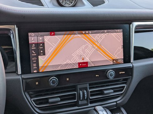 Certified 2025 Porsche Macan image 17