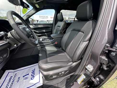 New 2025 Jeep Grand Cherokee L Limited w/ Luxury Tech Group II image 9