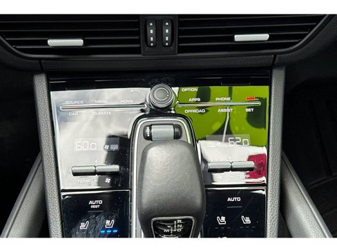 Used 2022 Porsche Cayenne image 25