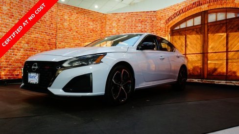 Used 2023 Nissan Altima 2.5 SR w/ SR Premium Package image 3
