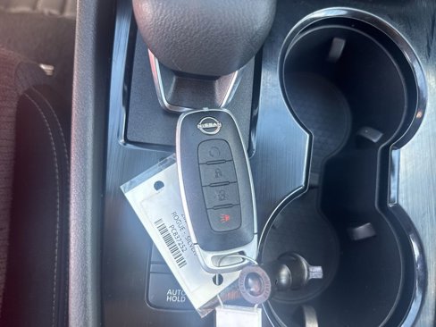 Used 2023 Nissan Rogue SV image 36