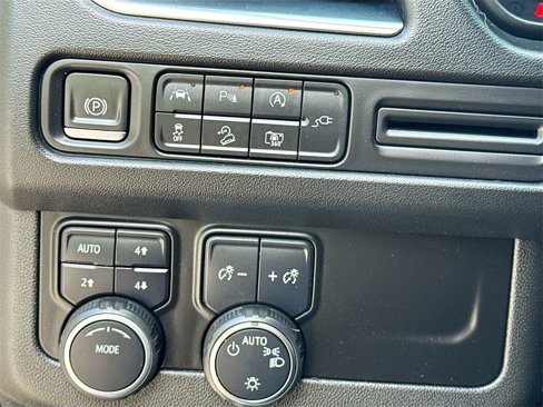 Used 2022 Chevrolet Tahoe Z71 w/ Luxury Package image 10