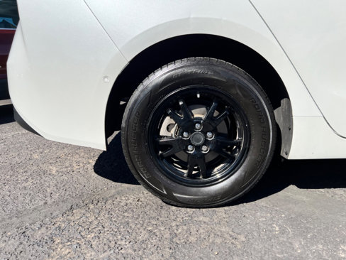 Used 2019 Toyota Prius AWD image 4
