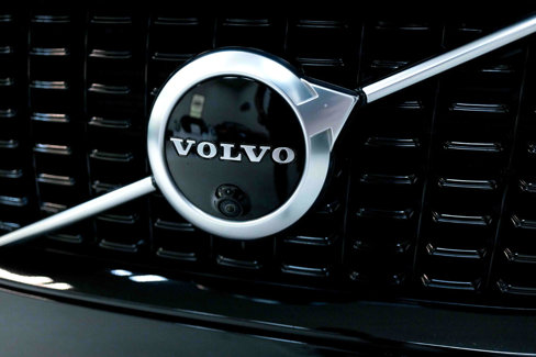 Used 2021 Volvo XC90 T8 R-Design w/ Advanced Package image 17