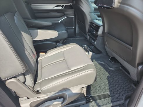 New 2025 Jeep Wagoneer L Series II image 34