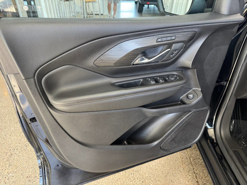 Used 2024 GMC Terrain SLT image 21