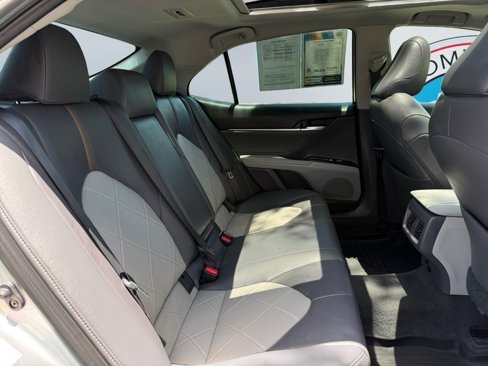 Used 2018 Toyota Camry XLE image 21