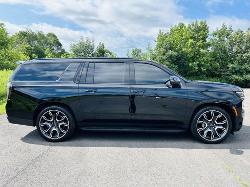 Used 2025 Chevrolet Suburban RST image 12