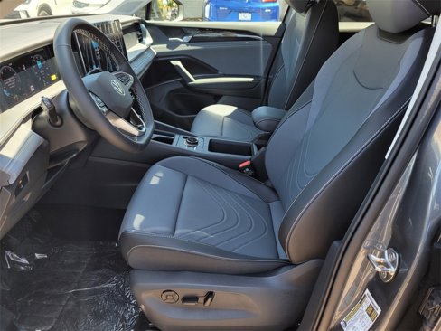 New 2025 Volkswagen Tiguan SE image 6