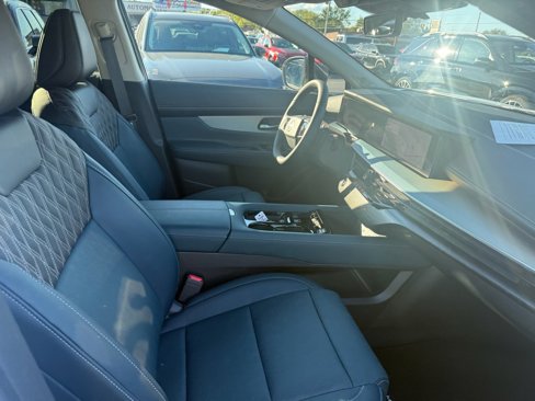 Used 2025 Nissan Murano Platinum w/ Cargo Package image 13