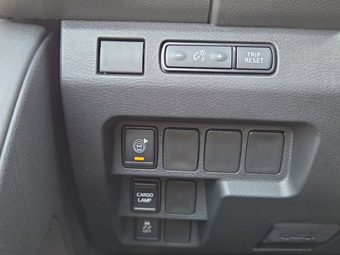 Used 2025 Nissan Frontier SV image 9