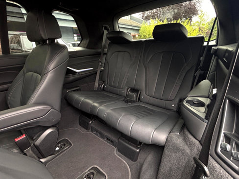 Used 2022 BMW X7 xDrive40i w/ M Sport Package image 30