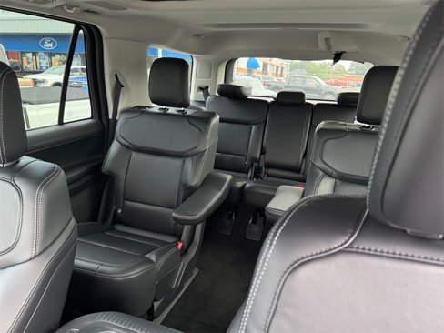New 2025 Ford Expedition Platinum w/ Driver's Package image 33