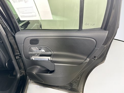Used 2024 Mercedes-Benz GLB 250 4MATIC image 32