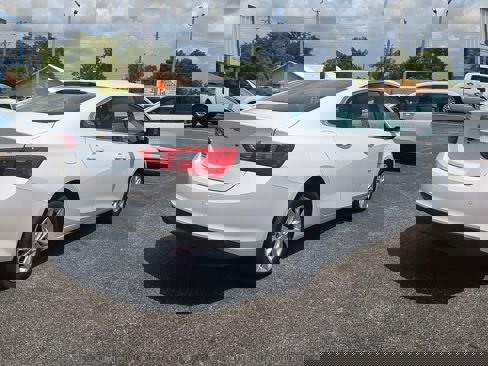 Used 2024 Chevrolet Malibu LT image 4