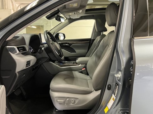 Certified 2022 Toyota Highlander Platinum image 12