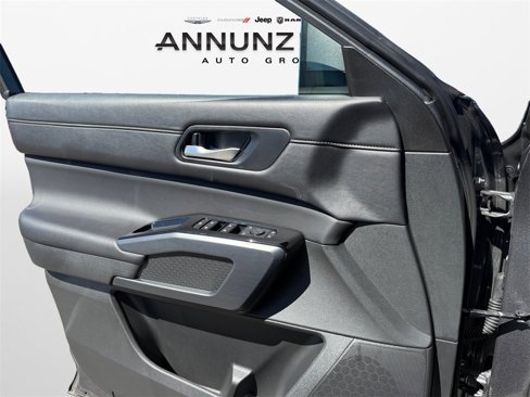 Used 2025 Nissan Pathfinder SL image 28