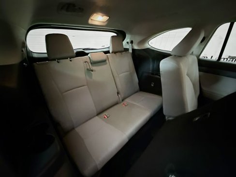 Used 2021 Toyota Highlander LE image 31
