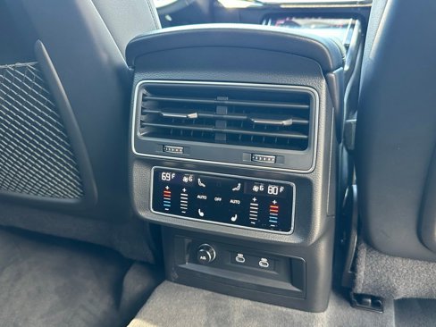 Used 2023 Audi Q7 3.0T Prestige image 41