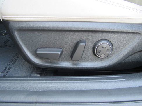 Used 2025 Genesis G70 2.5T image 13