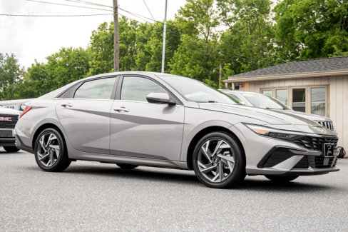 Used 2024 Hyundai Elantra Limited image 15