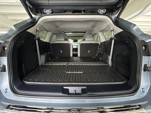 Certified 2022 Toyota Highlander Platinum image 47