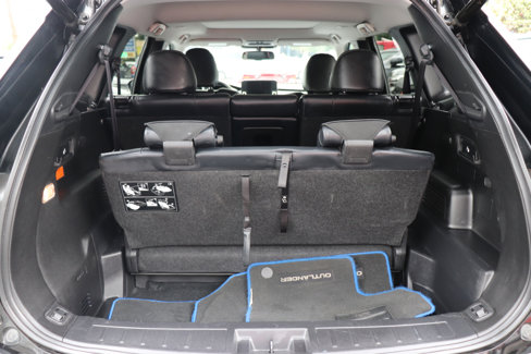 Used 2024 Mitsubishi Outlander 4WD Plug-In Hybrid image 54