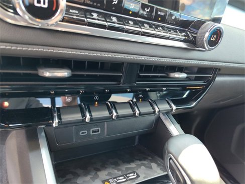 Used 2023 Chevrolet Colorado LT w/ LT Convenience Package II image 23
