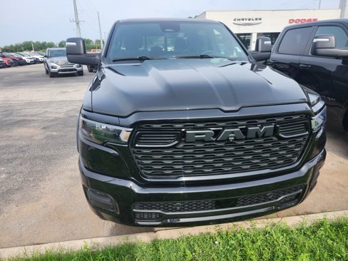 New 2025 RAM 1500 4x4 Crew Cab image 7